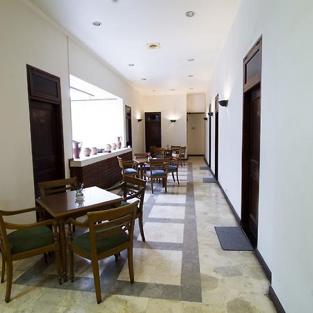 Hotel Reddoorz @ Dago Bandung Exterior foto
