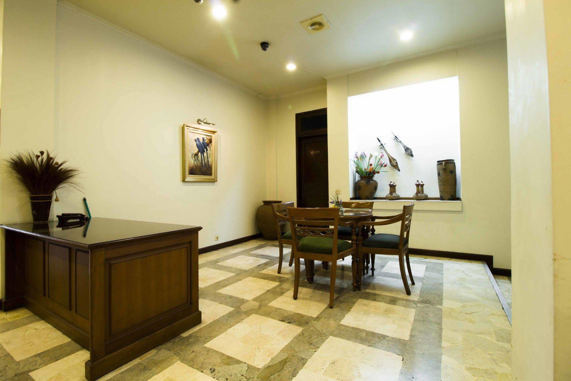 Hotel Reddoorz @ Dago Bandung Exterior foto