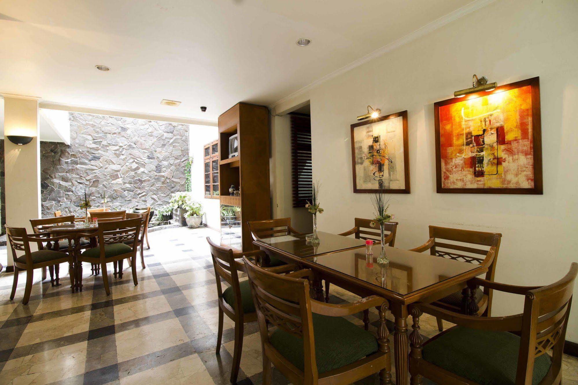 Hotel Reddoorz @ Dago Bandung Exterior foto