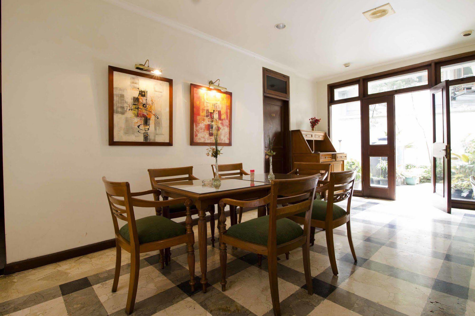 Hotel Reddoorz @ Dago Bandung Exterior foto