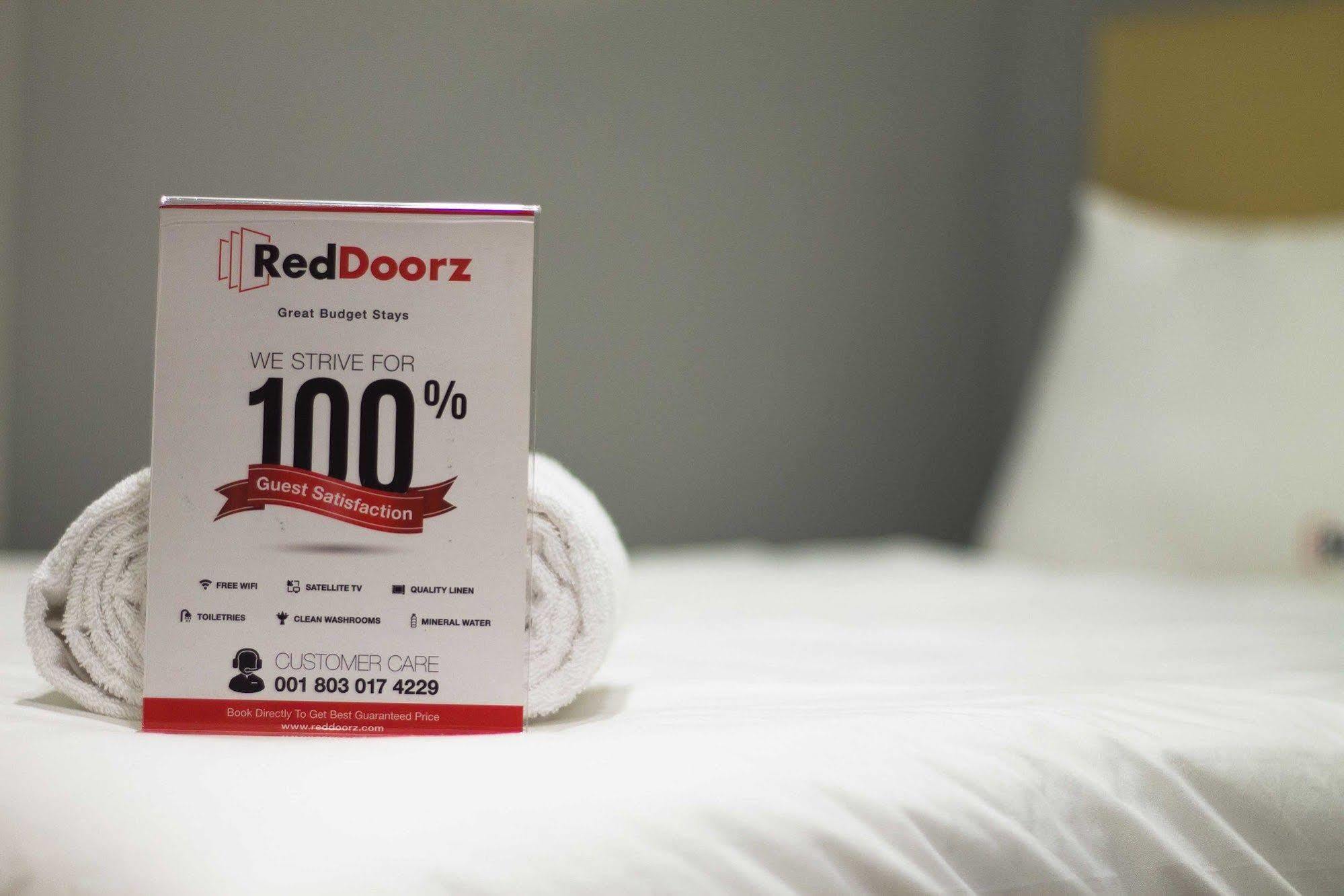 Hotel Reddoorz @ Dago Bandung Exterior foto