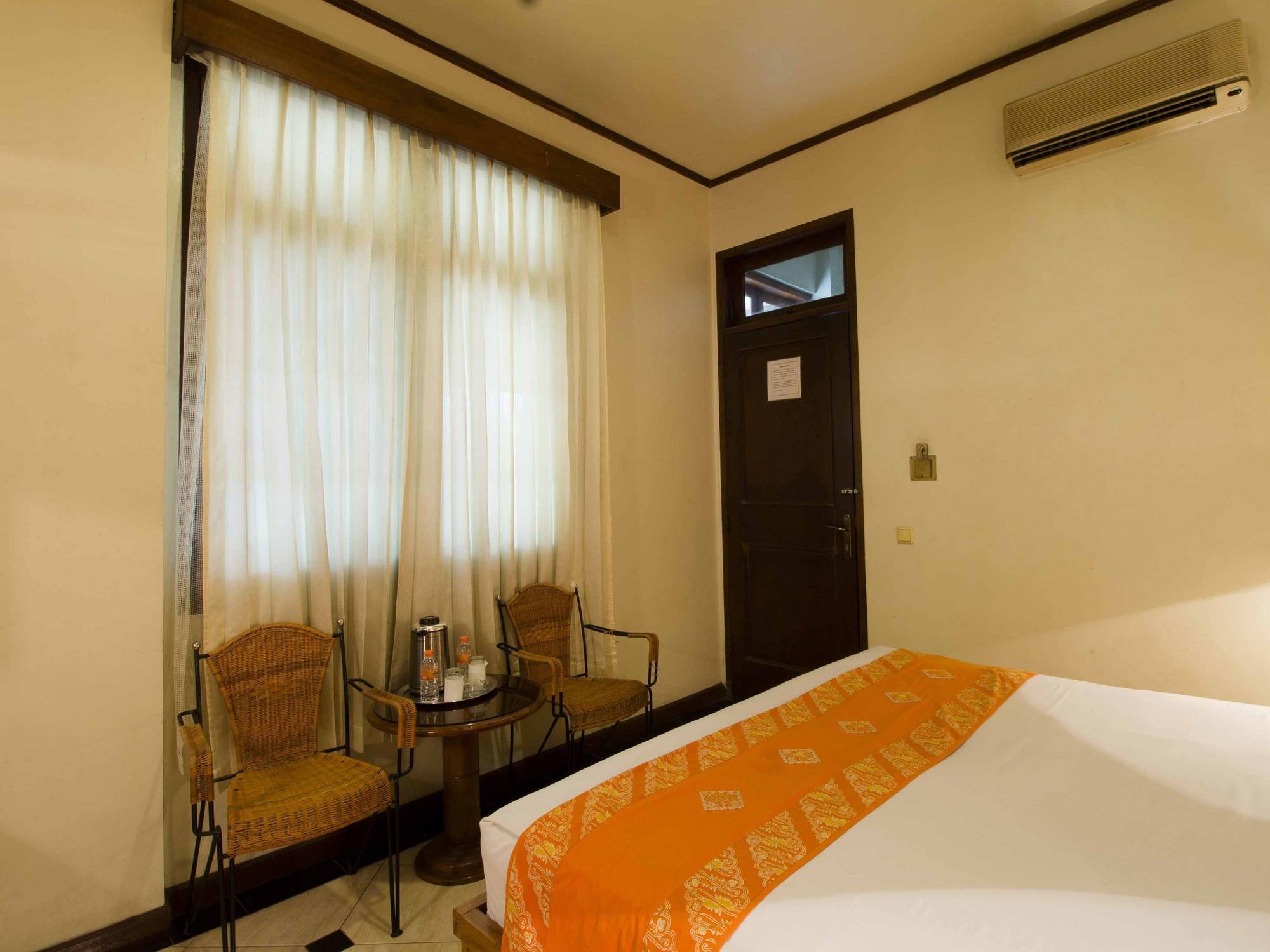 Hotel Reddoorz @ Dago Bandung Exterior foto