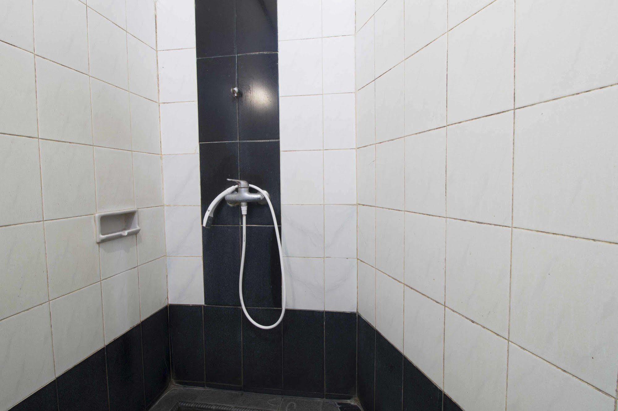 Hotel Reddoorz @ Dago Bandung Exterior foto