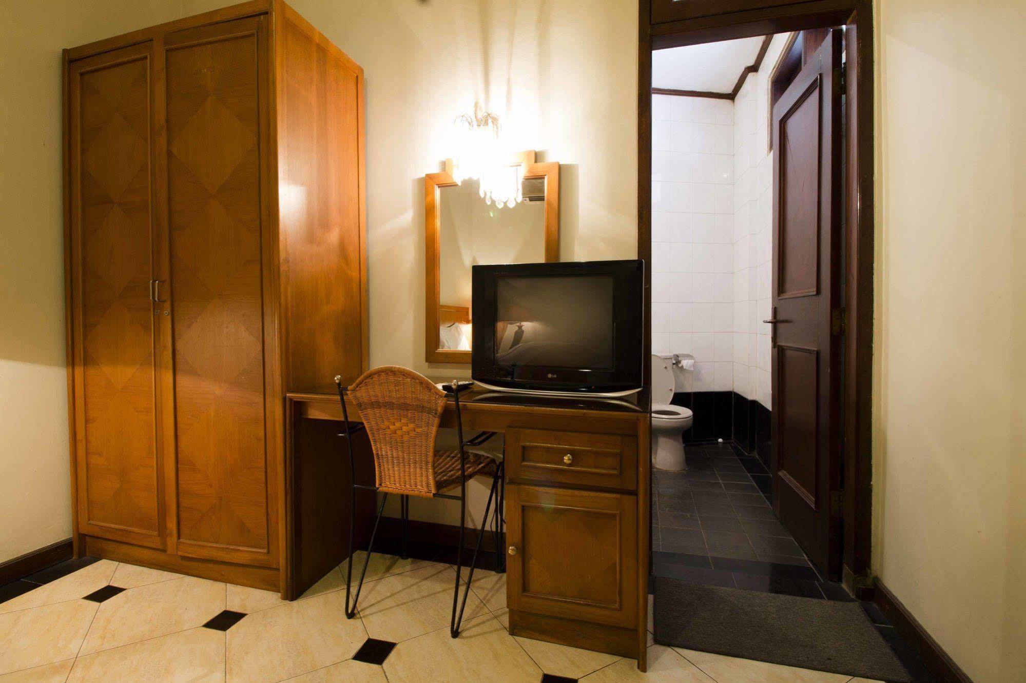 Hotel Reddoorz @ Dago Bandung Exterior foto