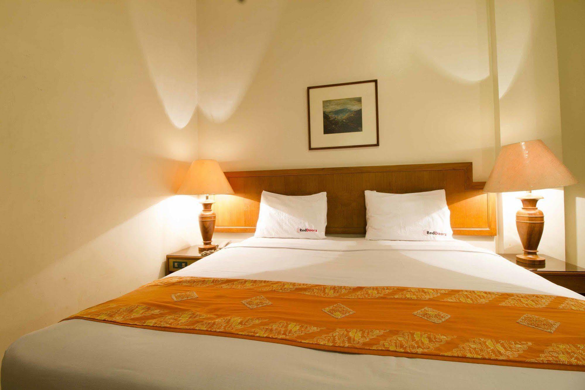 Hotel Reddoorz @ Dago Bandung Exterior foto