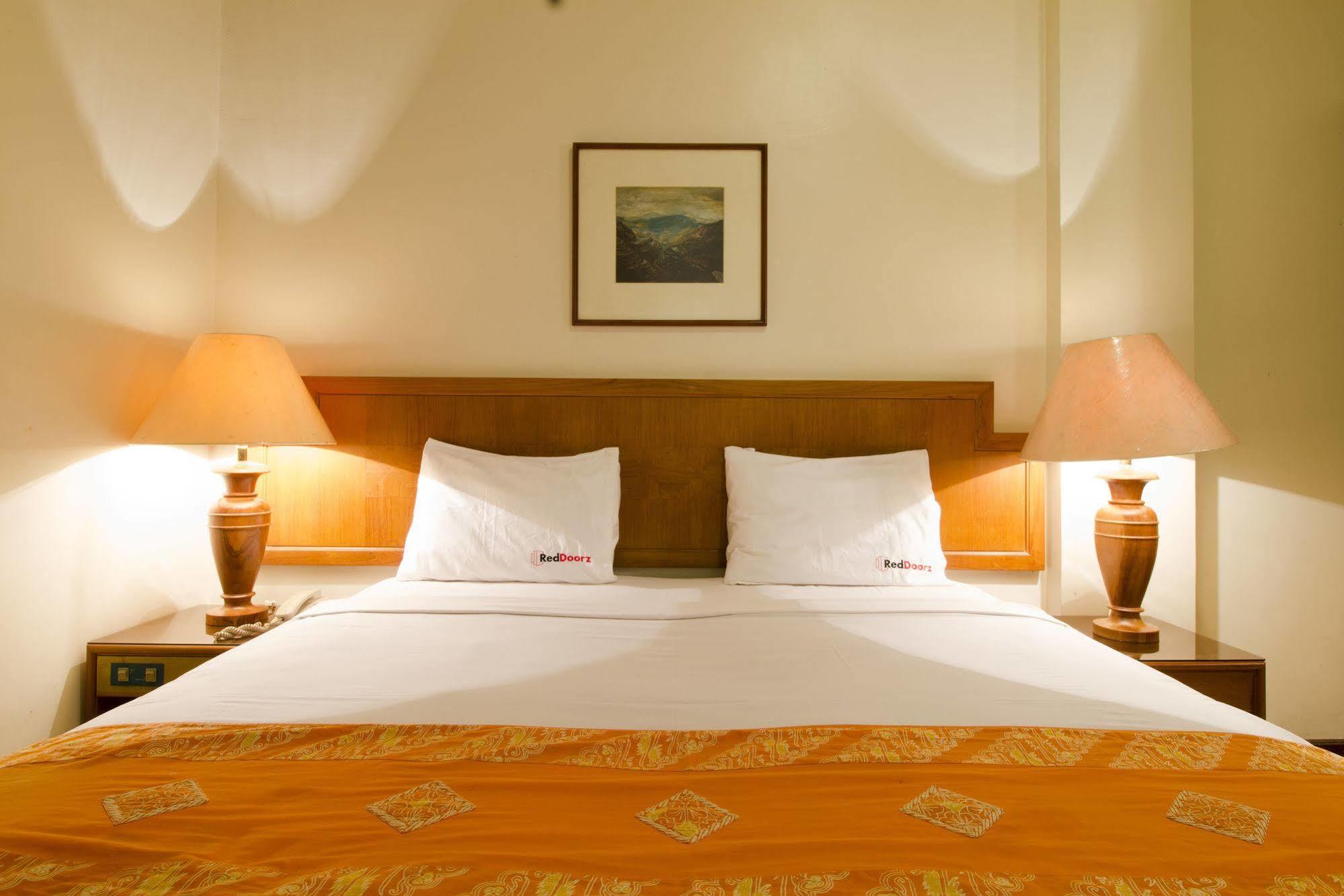 Hotel Reddoorz @ Dago Bandung Exterior foto